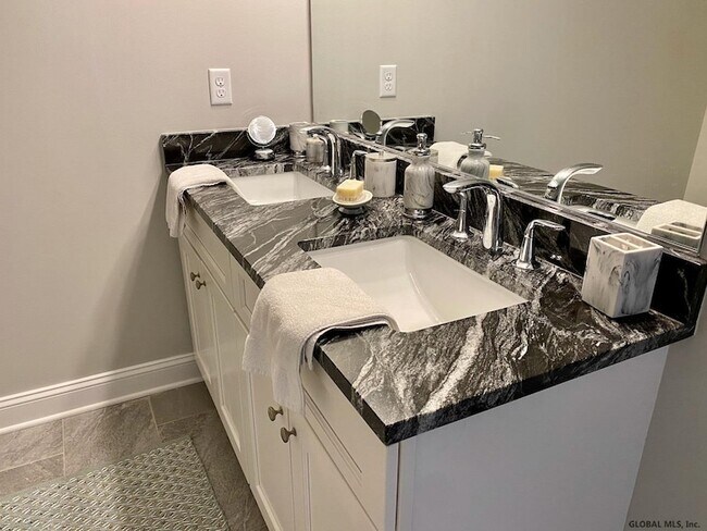 Building Photo - 77 Van Dam St