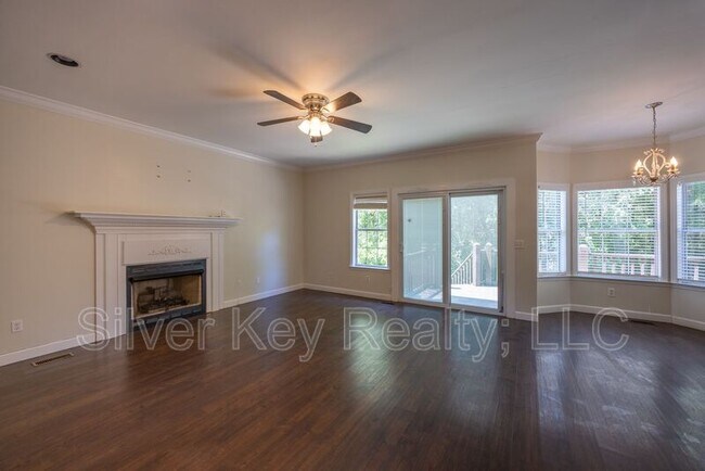 Building Photo - 1725 Brookwood Dr NE