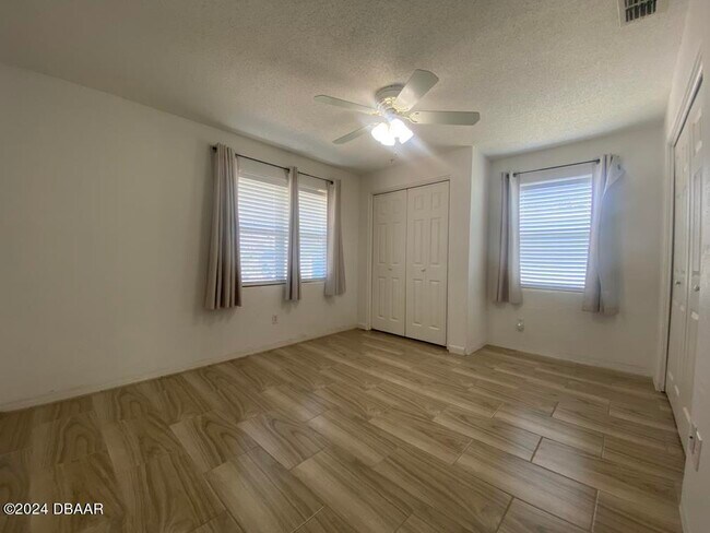 Building Photo - 19 Rivershore Dr