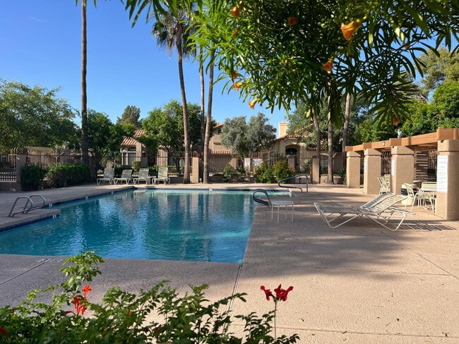 Building Photo - 187 W Amanda Ln