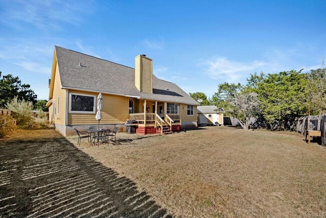 Building Photo - 11 Elmwood Cir