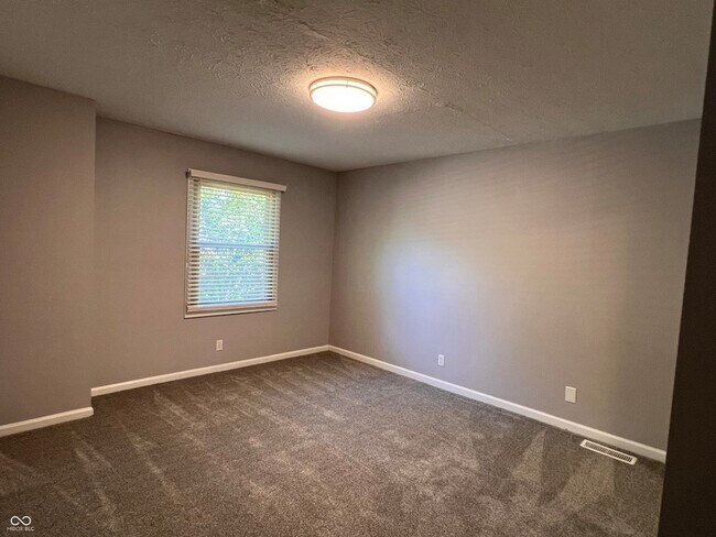 Building Photo - 1402 Kessler Blvd E Dr