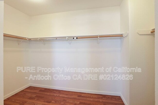 Building Photo - 2304 Yorkshire Ct