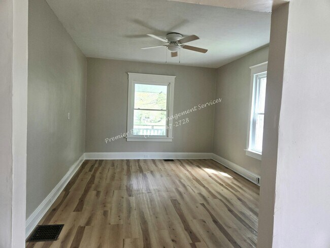 Building Photo - 1429 Hall Ave