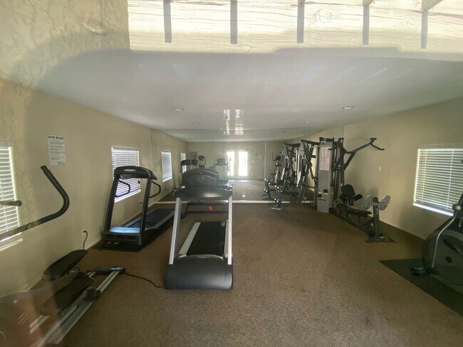 Building Photo - REDUCED! Clean-Compelety Remodeled Private...