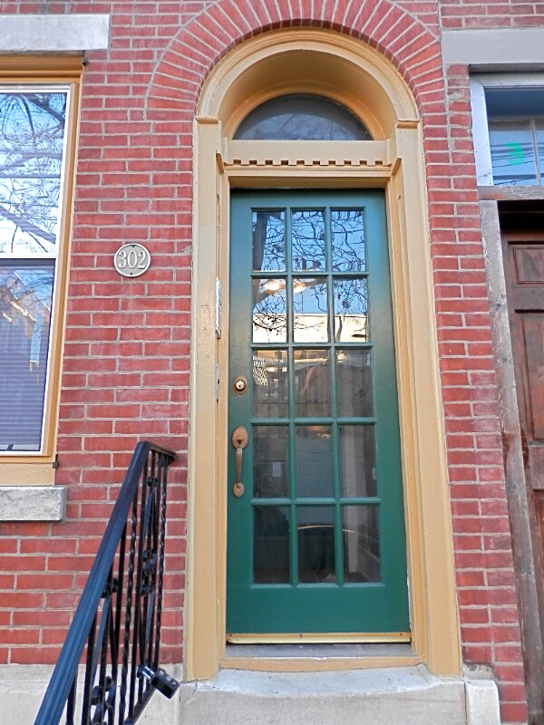 Building Photo - 302 Dickinson St