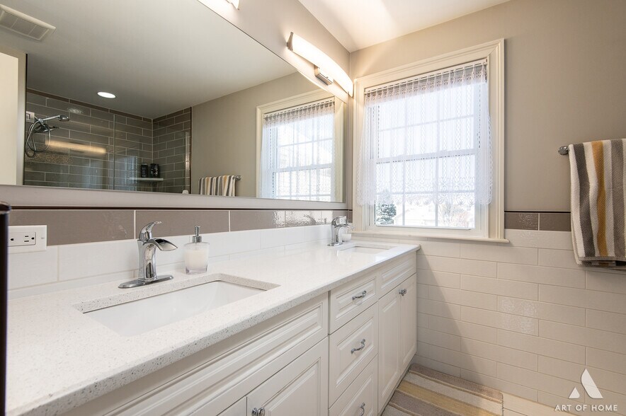 Building Photo - 7247 Bradford Ct