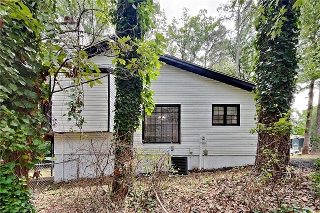 Building Photo - 345 Deerwood Dr
