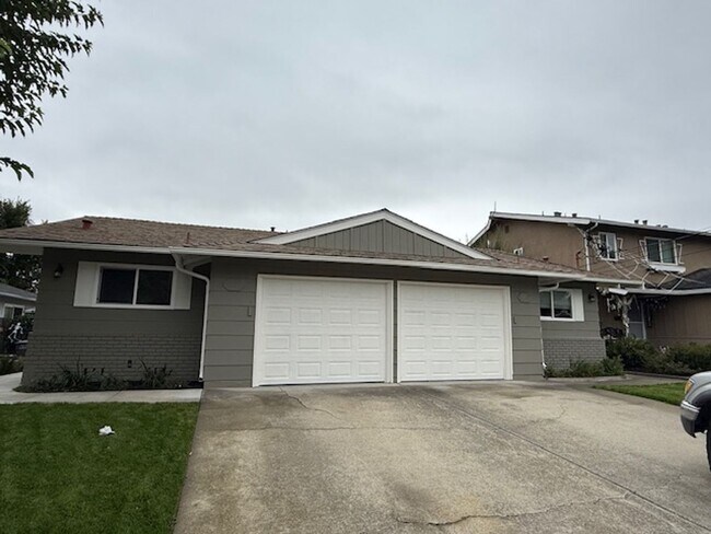 Primary Photo - Beverly -Duplex