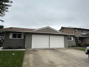 Building Photo - Beverly -Duplex