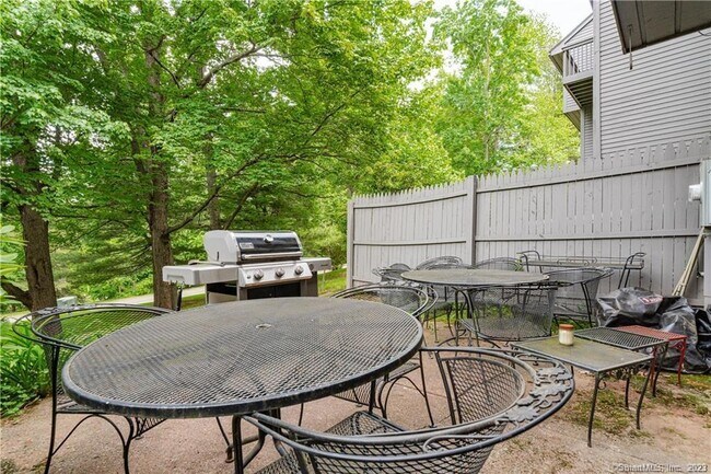 Building Photo - 128 Conestoga Way