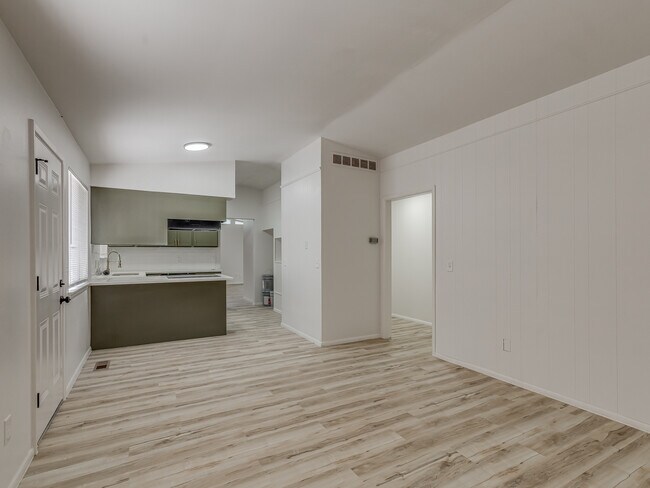Building Photo - 1700 N Alexander Ln