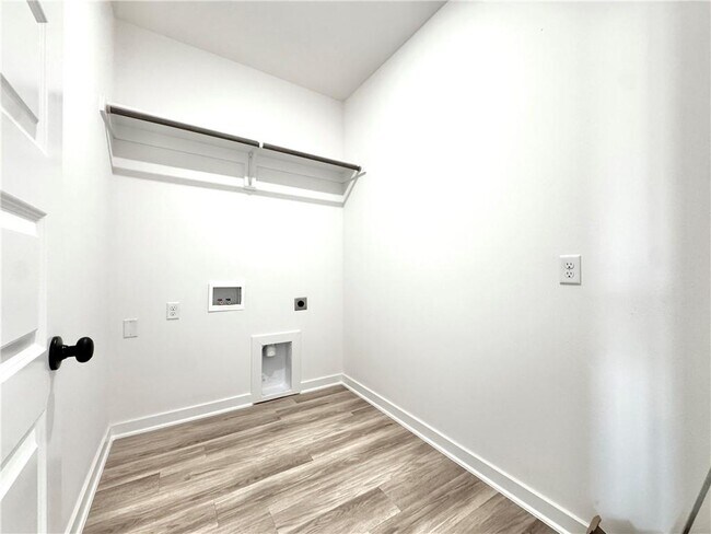 Building Photo - 569 W Canada Dr