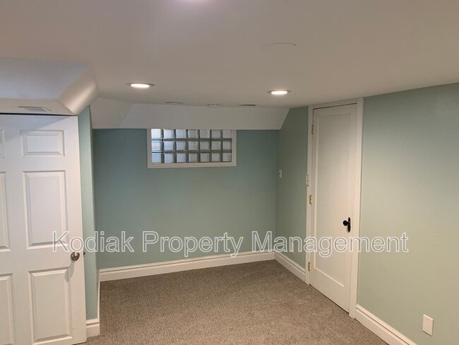 Building Photo - 150 W 1050 S