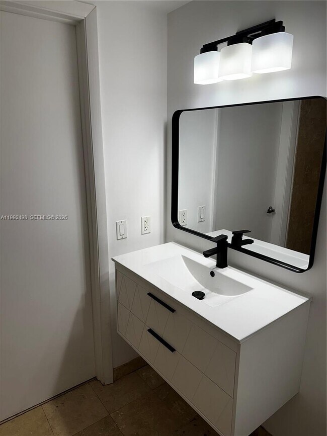 Building Photo - 350 S Miami Ave