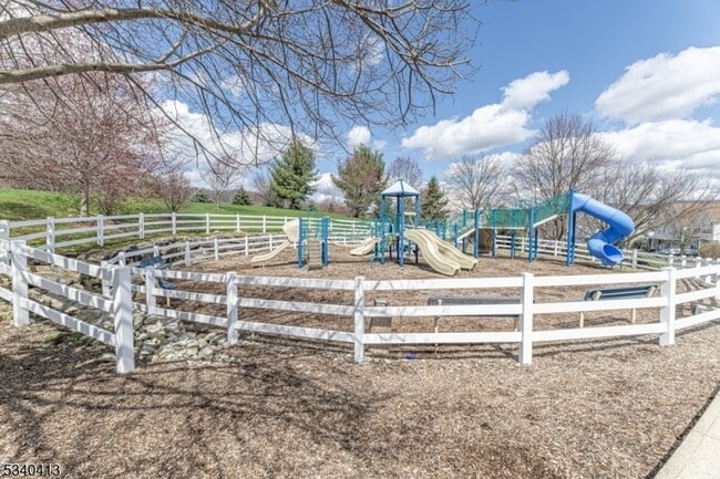 Building Photo - 902 Wendover Ct