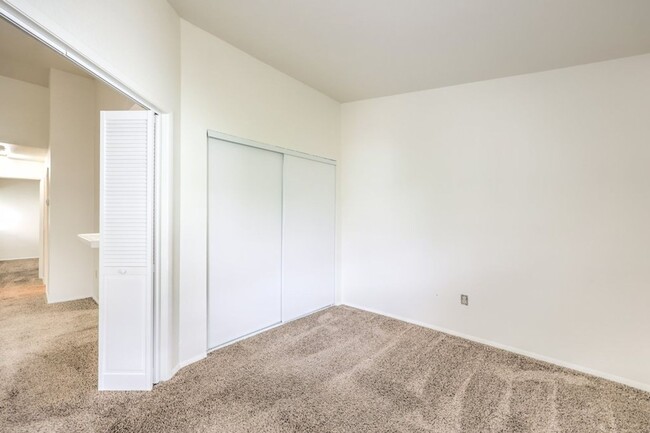 Building Photo - Nice 2-Bedroom Near the Strip