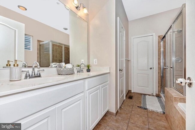 Building Photo - 10202 Woodthrush Dr