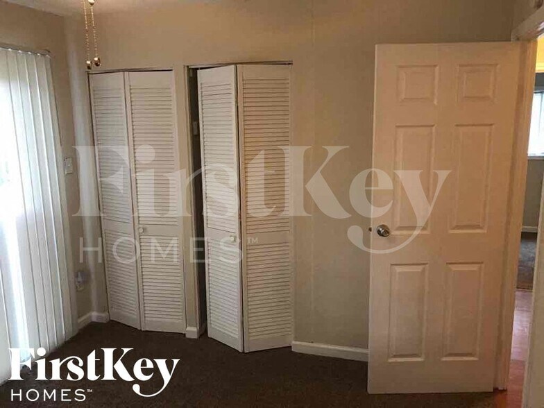 Building Photo - 4801 Leone Dr