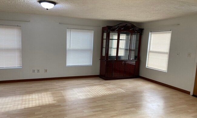 Building Photo - 7235 SE Clatsop St