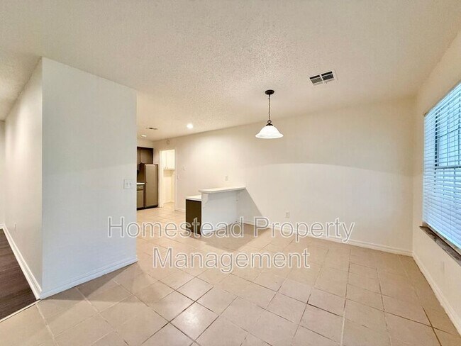 Building Photo - 12308 Green Valley Dr