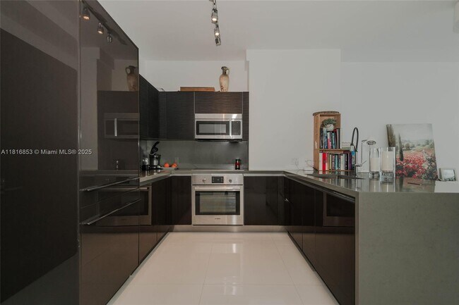 Building Photo - 1080 Brickell Ave