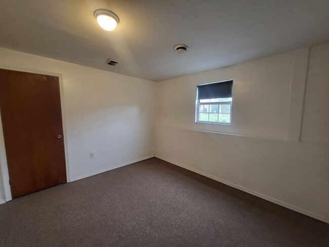Building Photo - Spacious 3-Bedroom Rental Home in Newark