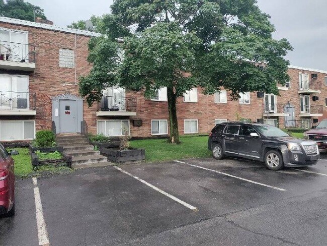 Building Photo - 13430 Euclid Ave