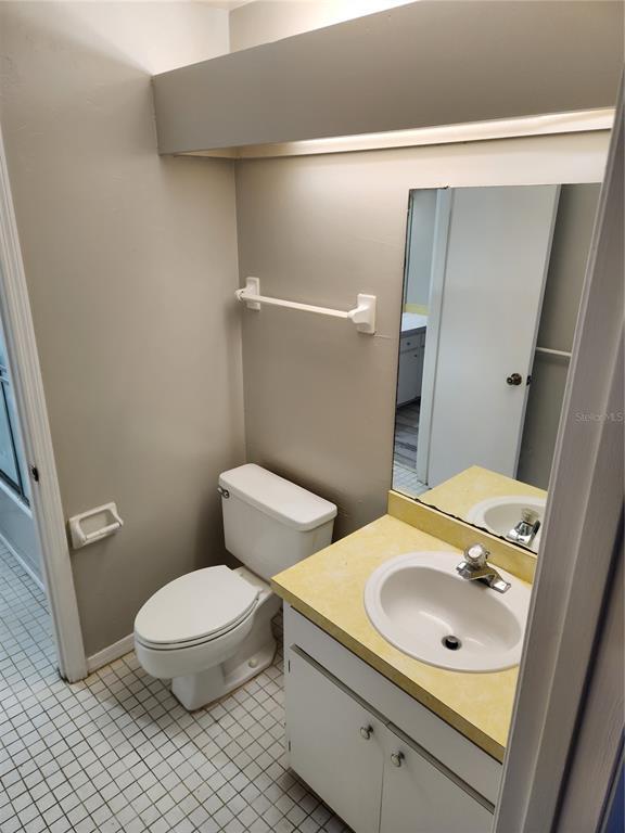 Building Photo - 906 Robinhood Ct