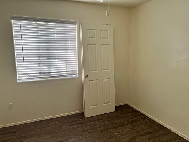 Building Photo - 4137 E Shadow Branch Dr