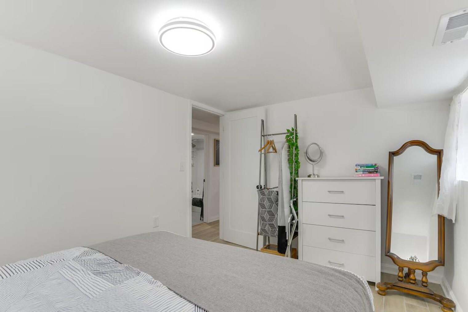 Building Photo - 4642 W Montana St