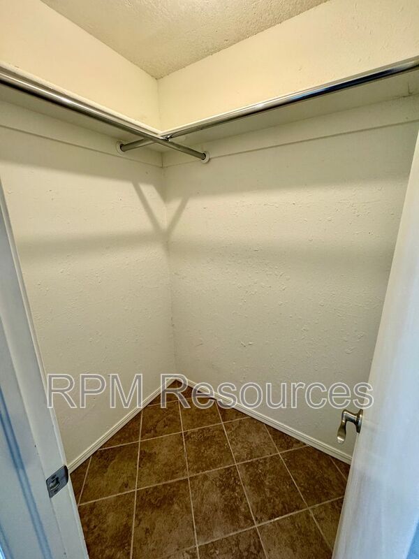 Building Photo - 1135 W Johnathan Way