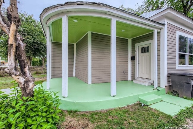 Building Photo - 517 Hicks Ave