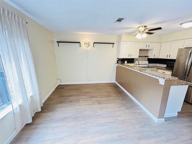 Building Photo - 11699 Village Pl Dr