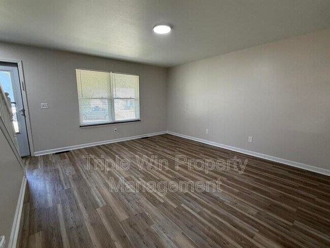 Building Photo - 226 Diekamp Ln