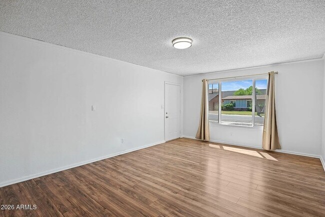 Building Photo - 1664 E Del Rio Dr