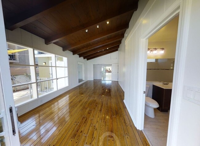Building Photo - Gated 3-Bed, 3-Bath Gem with Dual Primary ...
