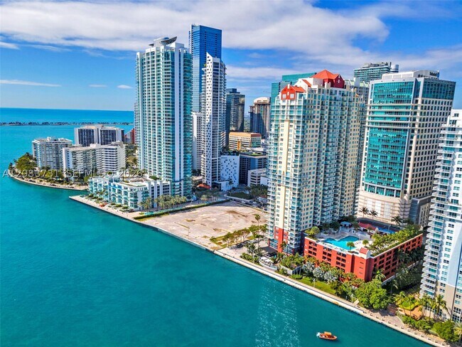 Building Photo - 1155 Brickell Bay Dr