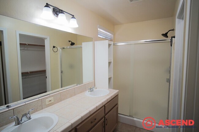 Building Photo - Lovely Home in Northwest Bakersfield