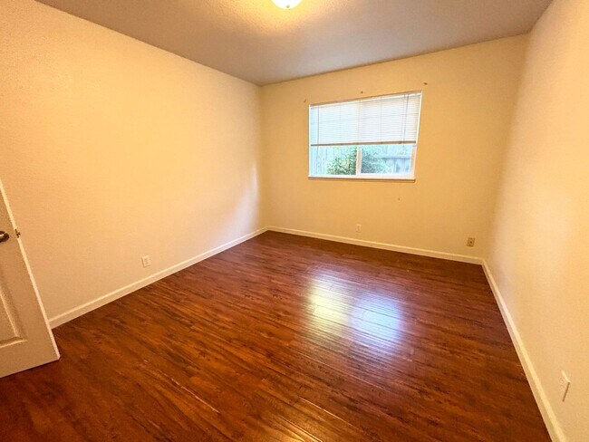 Building Photo - Lovely Cul-de-Sac Home in Davis – Close to Parks & Amenities