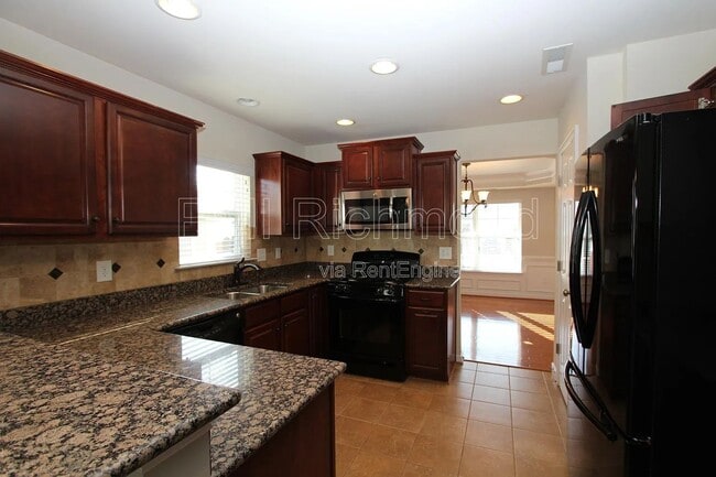 Building Photo - 637 Abbey Village Cir