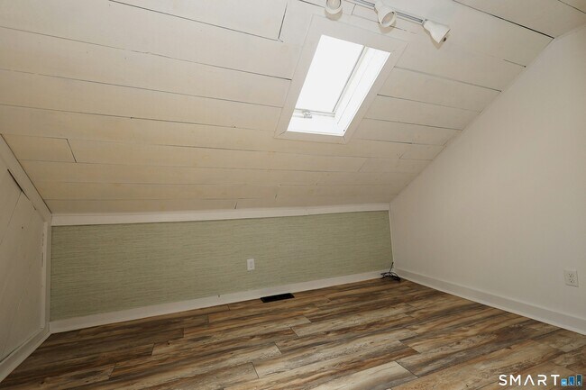 Building Photo - 15 Maple Shade Rd