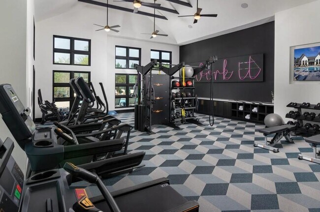 Building Photo - 5617 Oak St