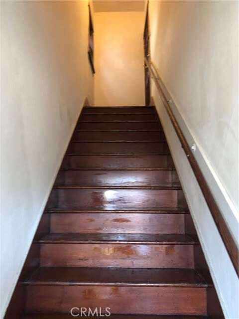 Building Photo - 342 E 8th St