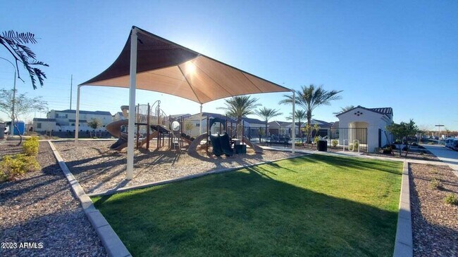 Building Photo - 240 E Shamrock Dr