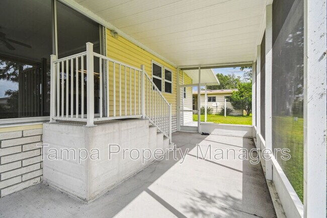 Building Photo - 242 Country Ln