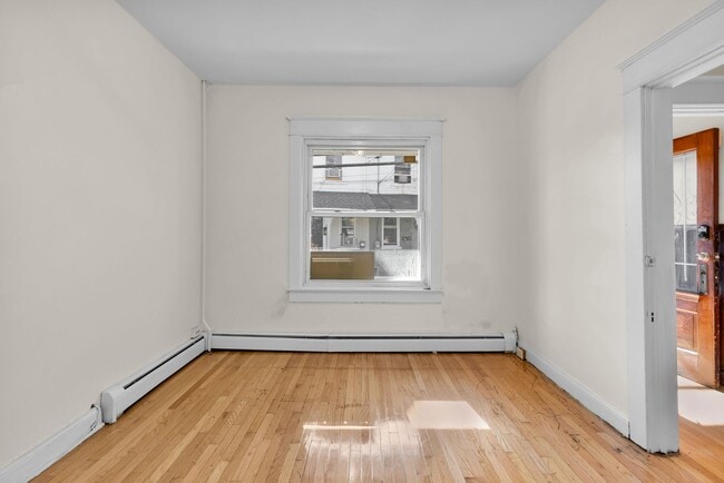 Building Photo - ? Spacious 4-Bedroom Home in Allentown – M...