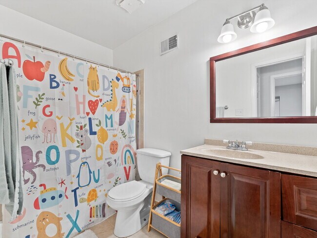 Building Photo - "Spacious 4-Bed Oasis with Scenic Views an...