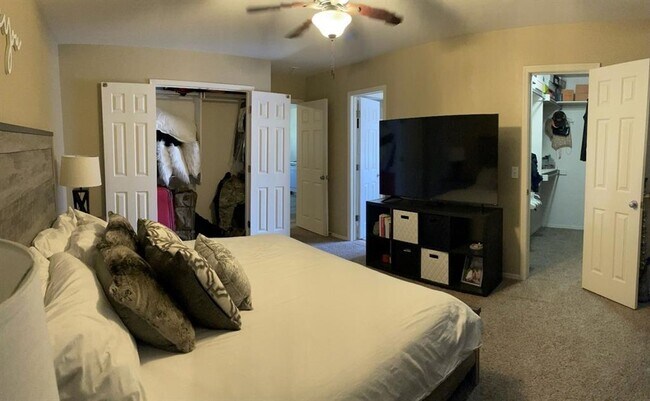 Building Photo - 10413 NW 45th St