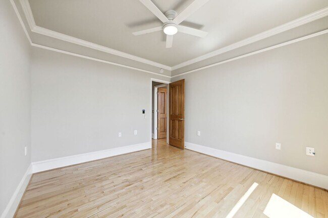 Building Photo - Available Now! 2 Bed/2 Bath With Parking I...